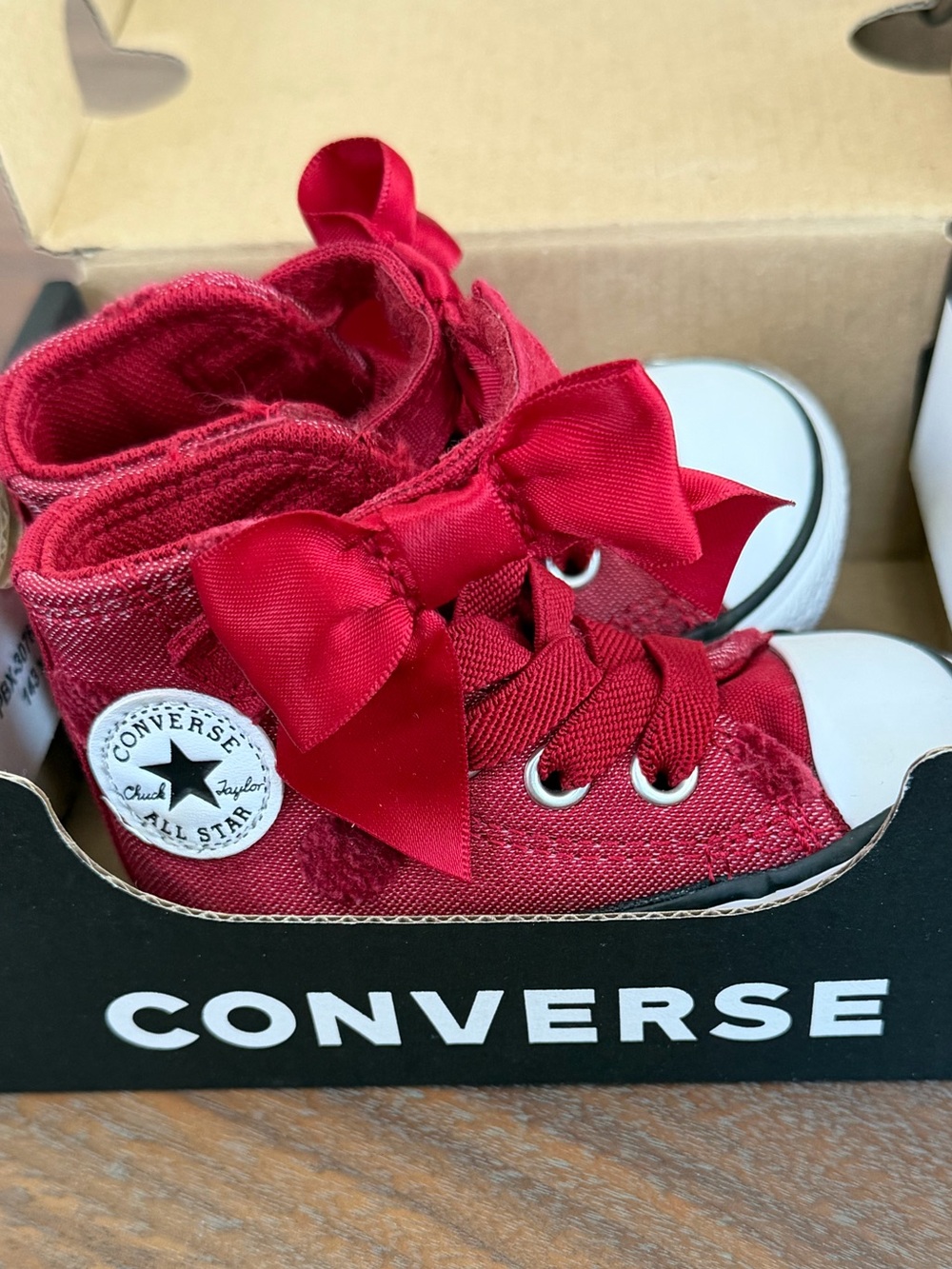 Converse Infant Red High-Top Sneakers with Bow Size 2C